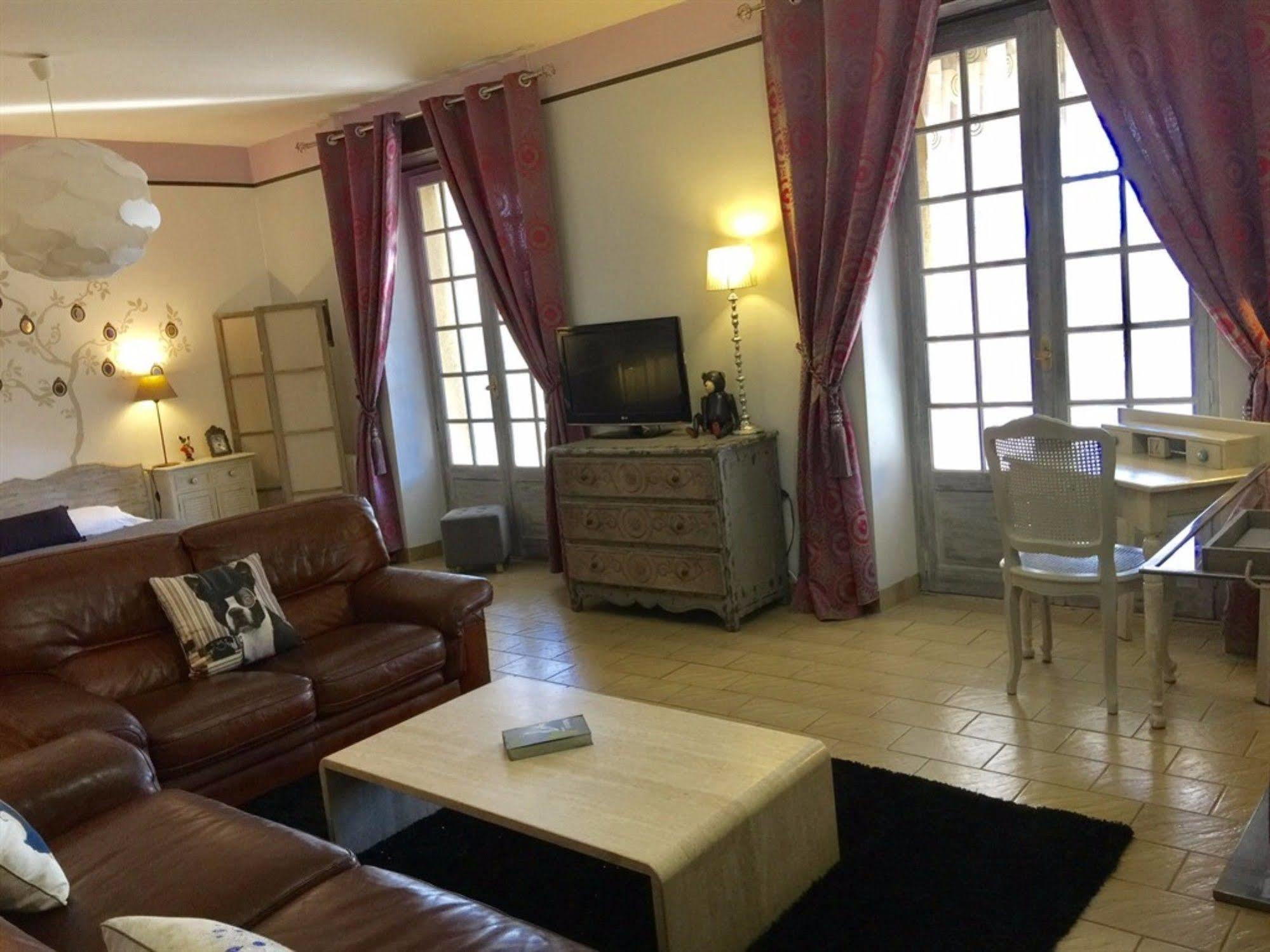 O Clair De Lune Au Coeur De Sarlat - Chambres Climatisees - Parking Prive - Piscine Chauffee - Spa Et Massages Dış mekan fotoğraf