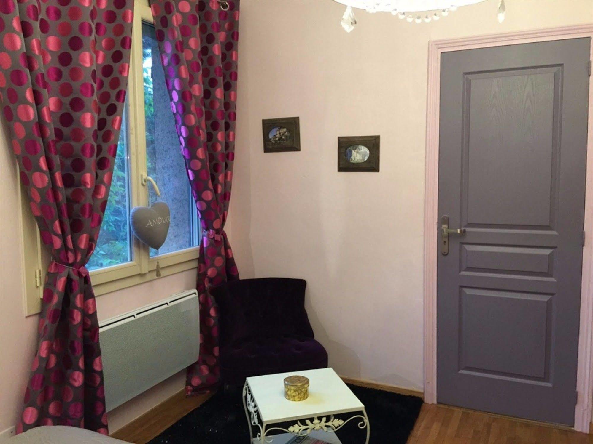 O Clair De Lune Au Coeur De Sarlat - Chambres Climatisees - Parking Prive - Piscine Chauffee - Spa Et Massages Dış mekan fotoğraf